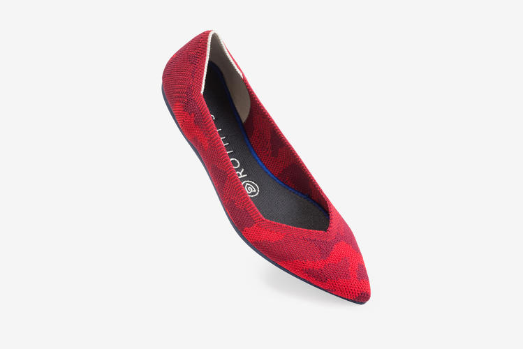 <p>The sole is made from rubber.</p>