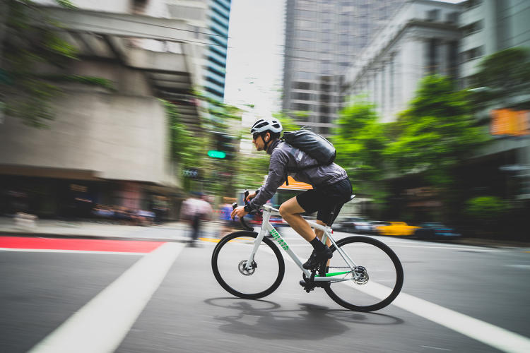 <p>If you get on a new smart bike, the smartphone in your pocket automatically connects.</p>