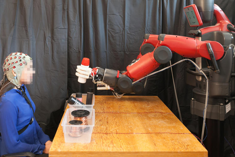 Researchers correct robot mistakes with their minds Researchers correct robot mistakes with their minds