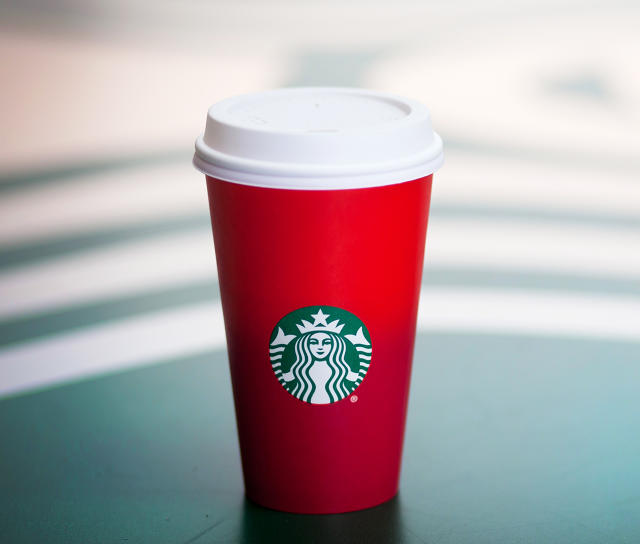 http://a.fastcompany.net/multisite_files/fastcompany/imagecache/inline-large/inline/2015/11/3053426-inline-i-2-in-defense-of-starbucks-red-holiday-cups.jpg