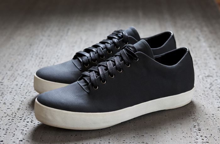 A Super-Simple Shoe For Bike Commuters 